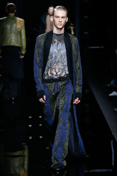 Look 17